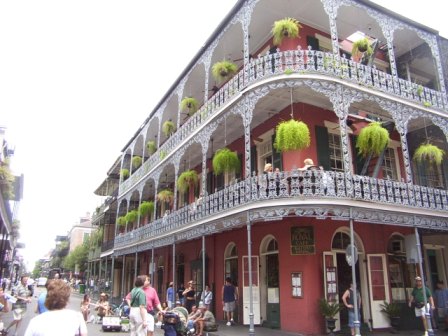 Los balcones y la particular arquitectura son una marca registrada de Nueva Orleans (clickear para agrandar imagen). 